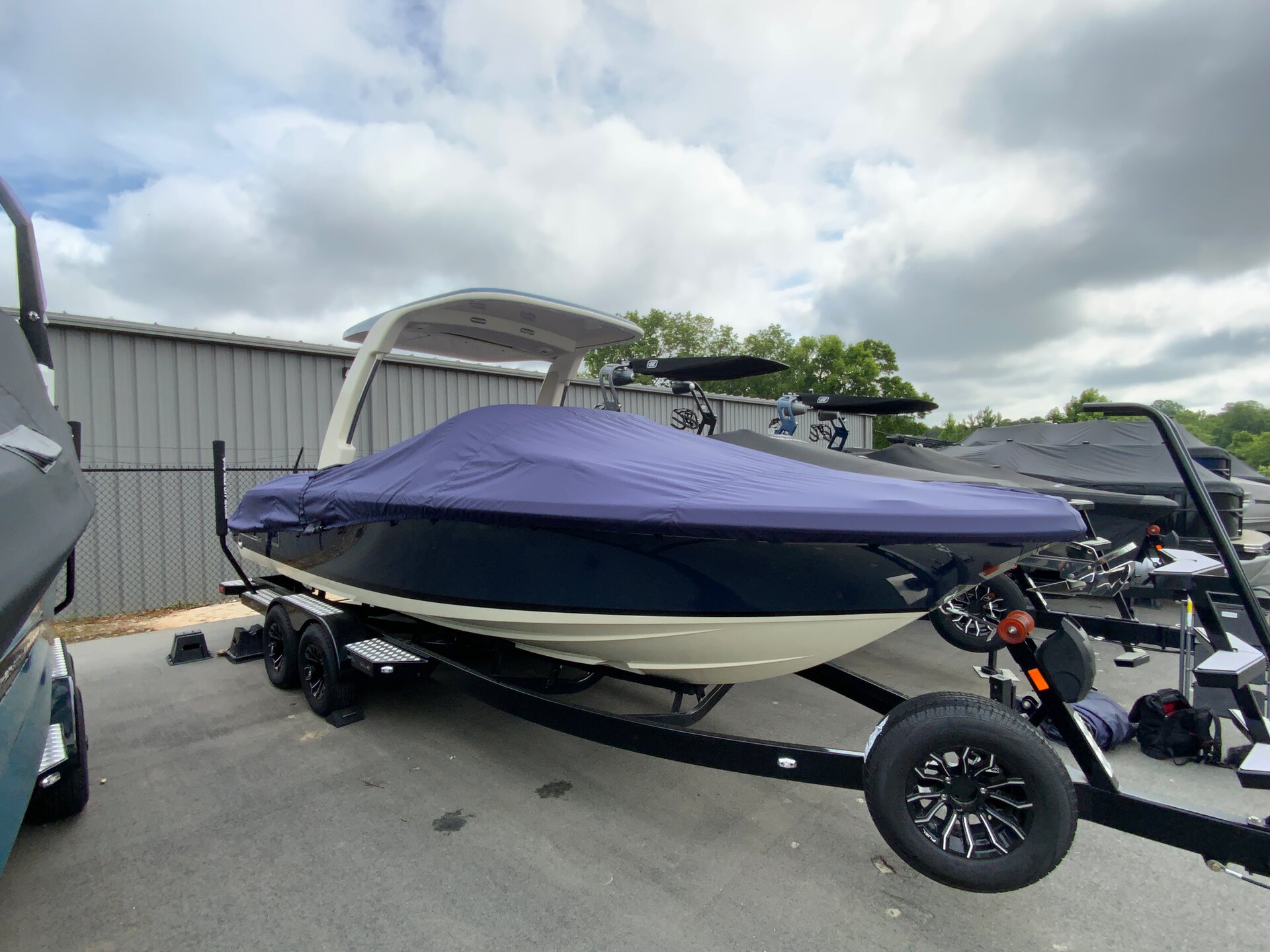 Custom-fit cover installed on Chris Craft 25 Launch GT Inboard Outboard