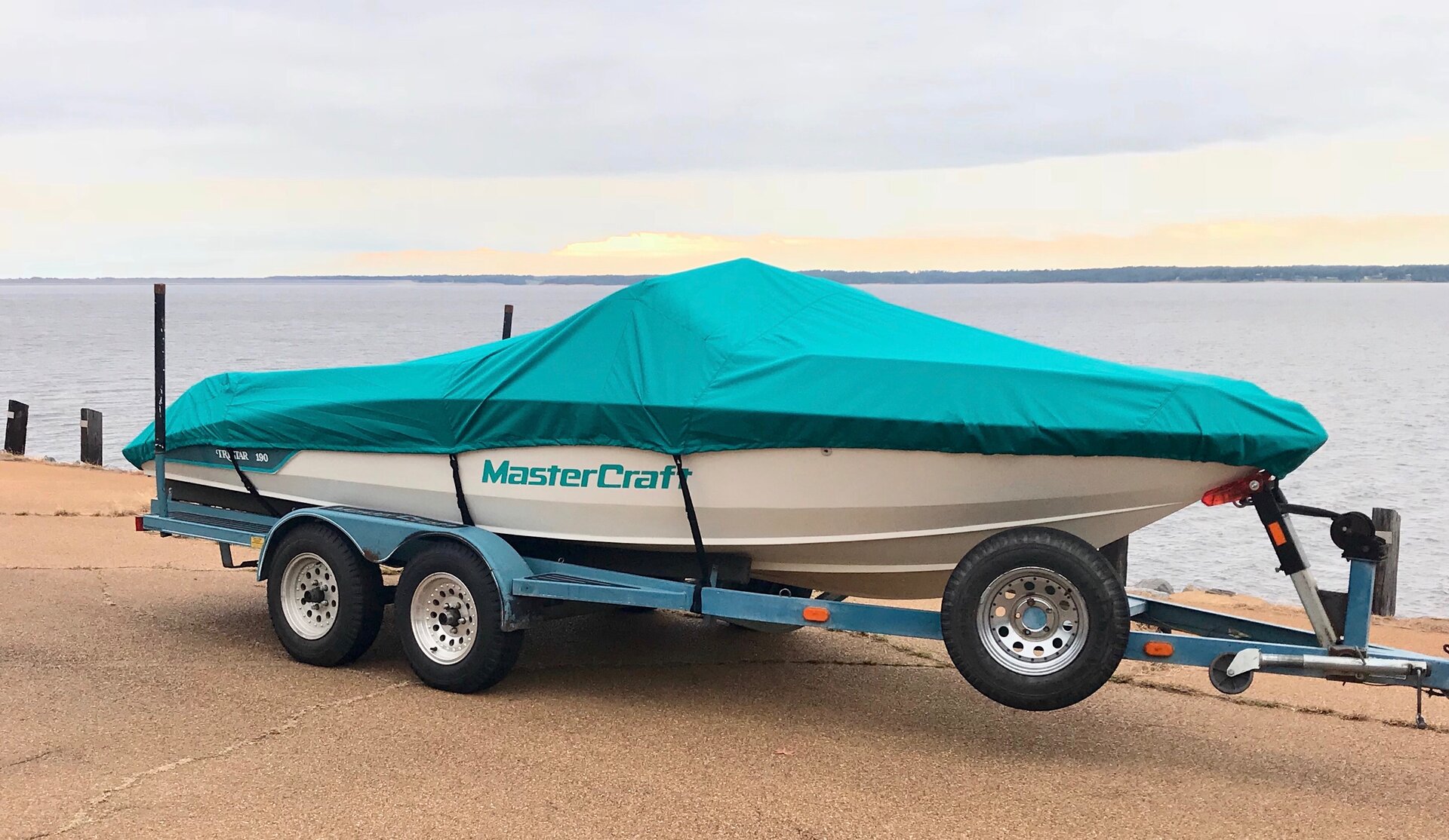 Custom-fit cover installed on Mastercraft TRI Star 190 Inboard