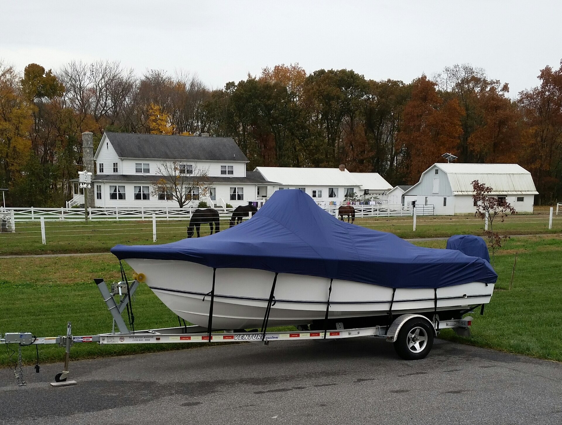 Custom-fit cover installed on Sea Hunt Ultra 196 Outboard