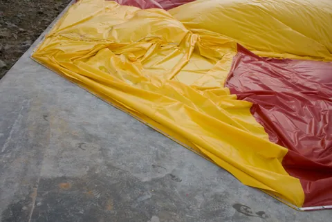 Forty-five-degree corner on the red and yellow Sport Dome