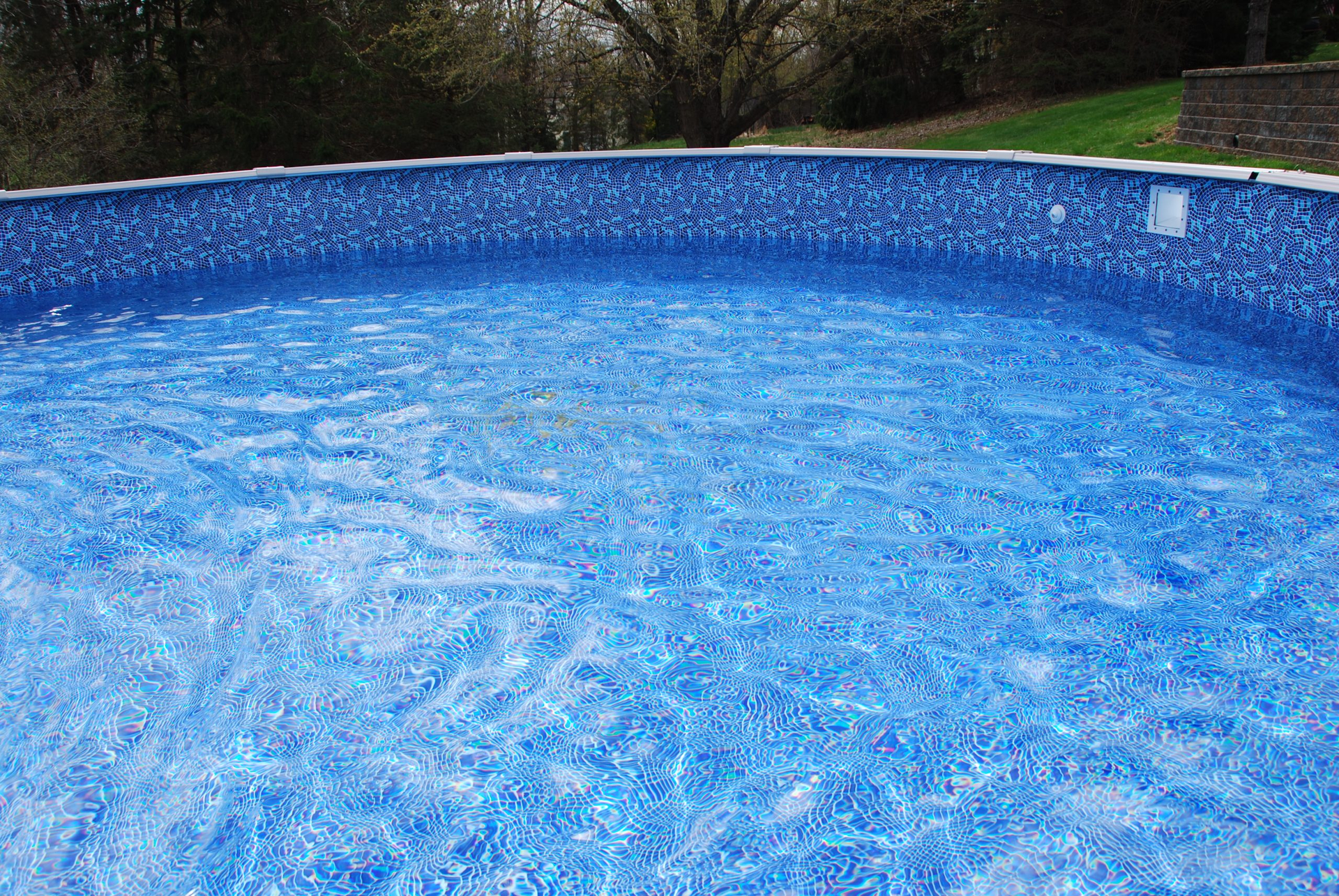 Above ground pool with a Crystal Reef vinyl liner