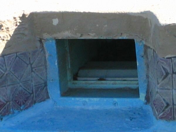 Recessed pool skimmer inside pool deck.
