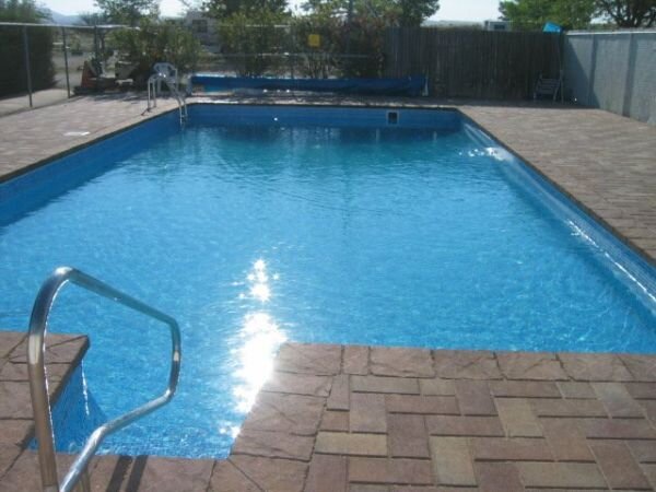 Finished vinyl liner retrofit pool