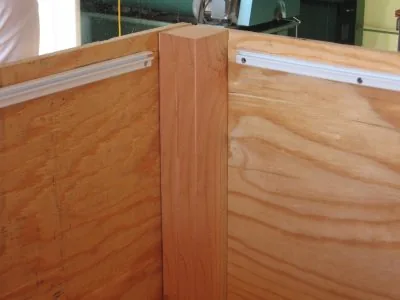 Bead track mounted along the wooden tank rim
