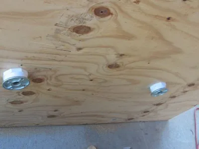 Two exterior support flanges