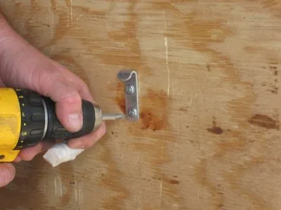 Fastening a cover hook to the tank exterior