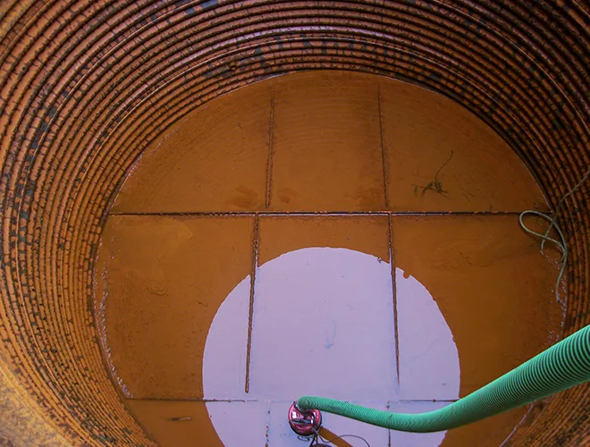 Metal tank floor and hose before installation
